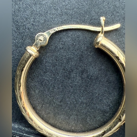 Kay- Hoop Earrings 14K Yellow Gold 20mm. Watch the VIDEO! - Picture 6 of 6